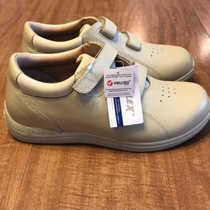 Drew Lotus Women’s Comfort Support Shoe 8 Wide